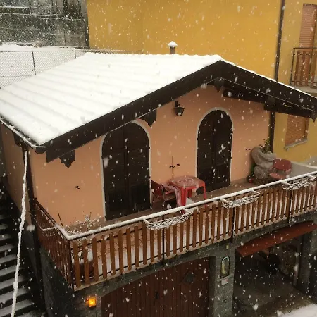 Chalet With One Bedroom In With Wonderful Mountain View Shared Pool Enclosed Garden 60 Km From The Slopes Alpehytte *