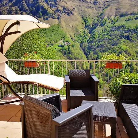 Chalet With One Bedroom In With Wonderful Mountain View Shared Pool Enclosed Garden 60 Km From The Slopes Alpehytte *