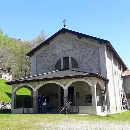 Chalet With One Bedroom In With Wonderful Mountain View Shared Pool Enclosed Garden 60 Km From The Slopes *